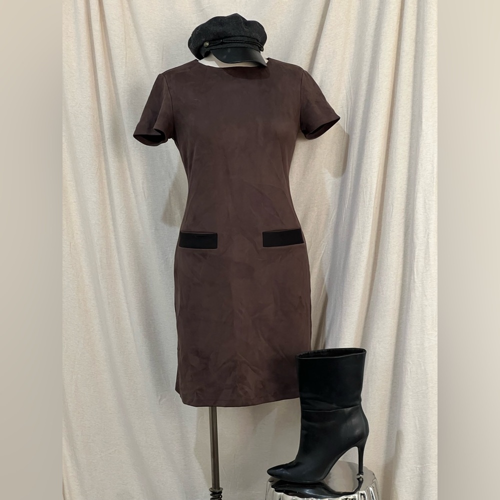 Elegant Brown Dress with faux Black pockets
